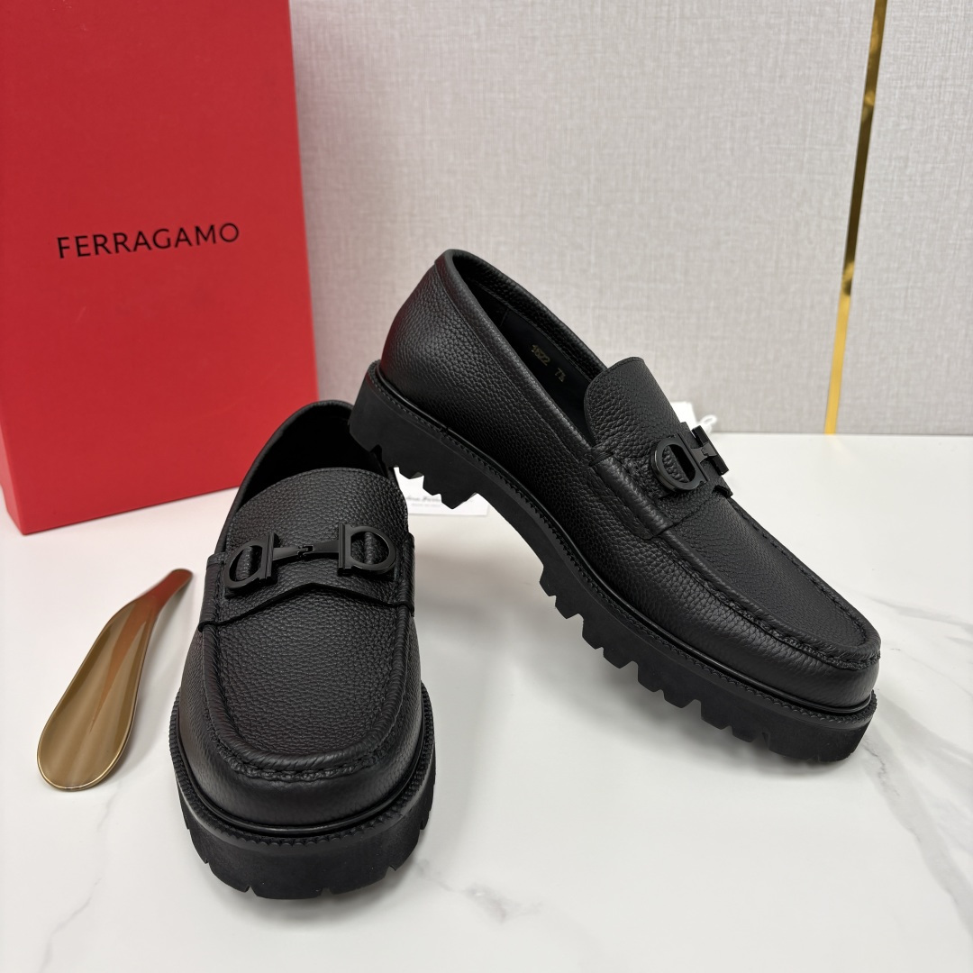 💋💍SF家新品  菲拉～Ferragam*   Gancini扣饰莫卡辛鞋  官方 7,800   男士