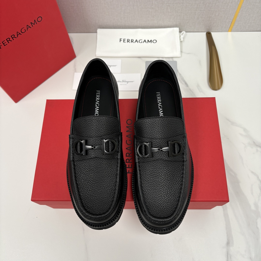 💋💍SF家新品  菲拉～Ferragam*   Gancini扣饰莫卡辛鞋  官方 7,800   男士