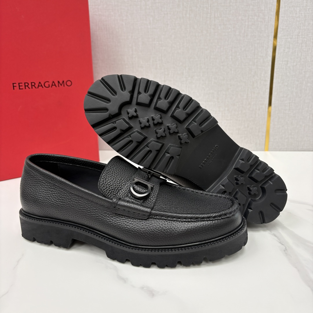 💋💍SF家新品  菲拉～Ferragam*   Gancini扣饰莫卡辛鞋  官方 7,800   男士