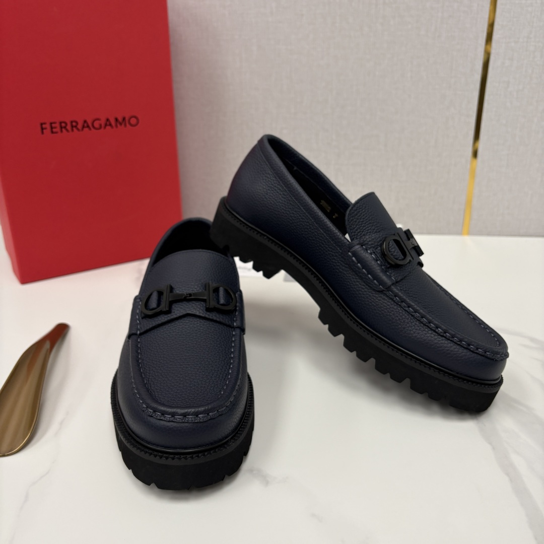 💋💍SF家新品  菲拉～Ferragam*   Gancini扣饰莫卡辛鞋  官方 7,800   男士