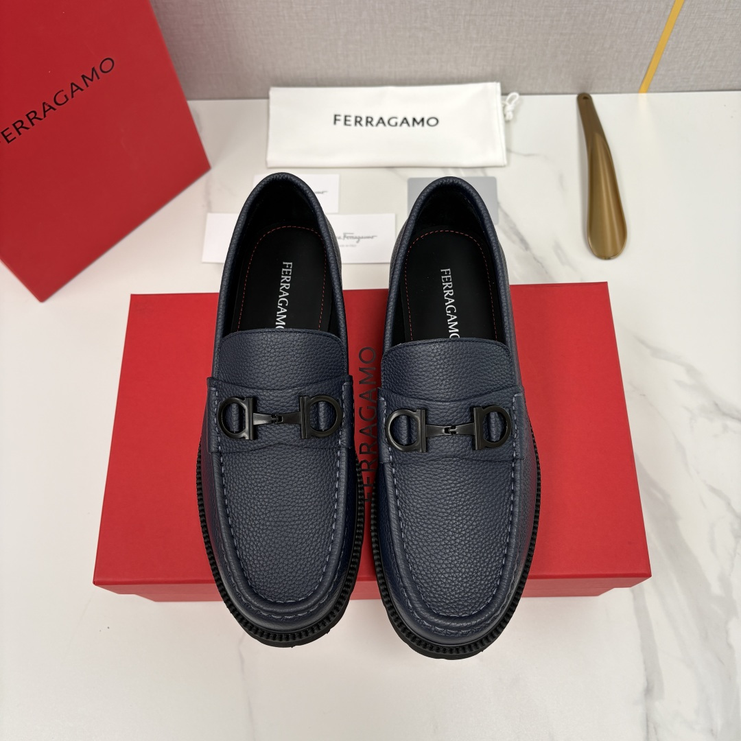 💋💍SF家新品  菲拉～Ferragam*   Gancini扣饰莫卡辛鞋  官方 7,800   男士