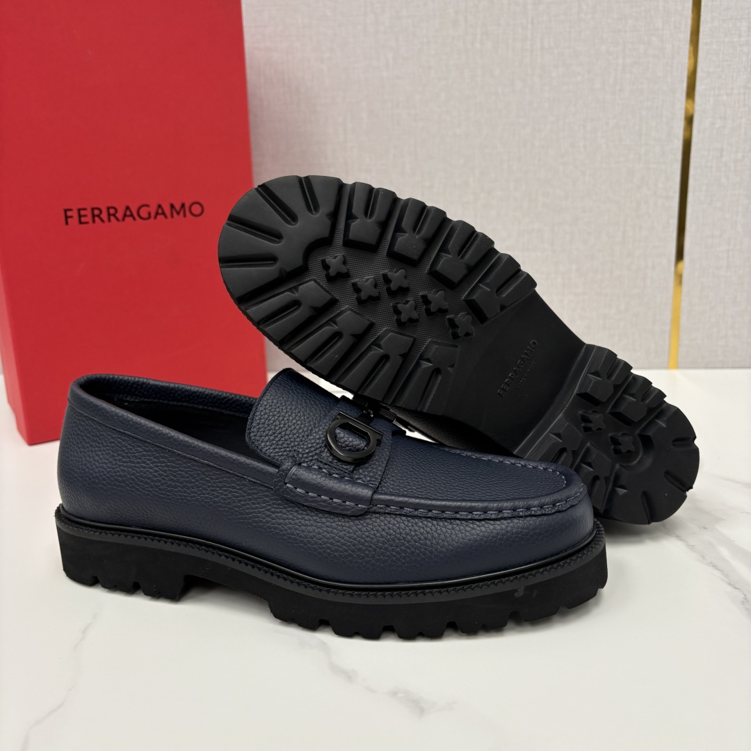 💋💍SF家新品  菲拉～Ferragam*   Gancini扣饰莫卡辛鞋  官方 7,800   男士
