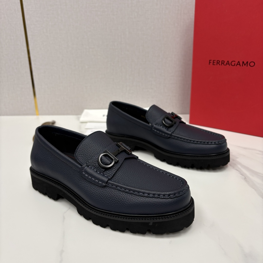 💋💍SF家新品  菲拉～Ferragam*   Gancini扣饰莫卡辛鞋  官方 7,800   男士