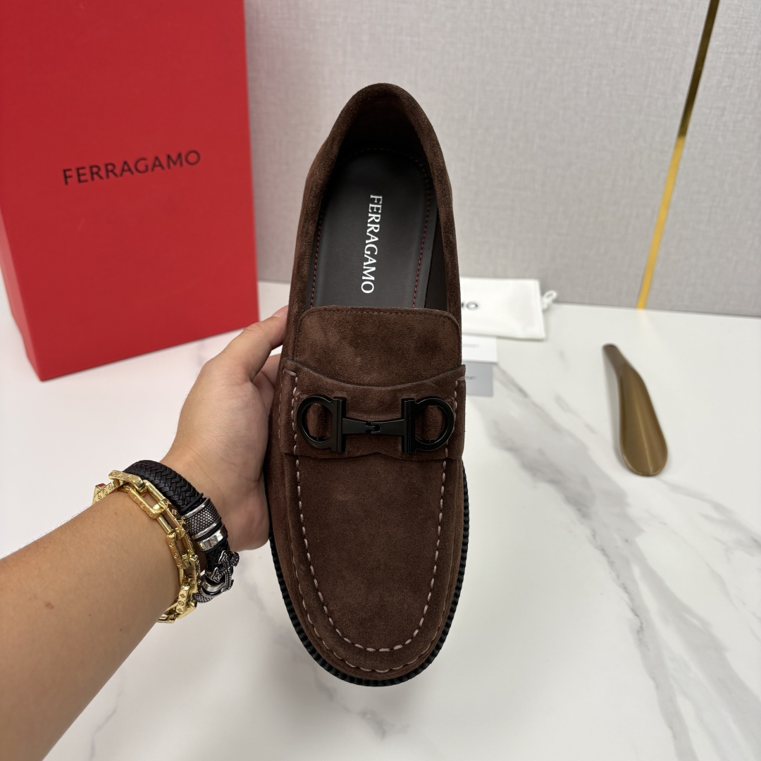 💋💍SF家新品  菲拉～Ferragam*   Gancini扣饰莫卡辛鞋  官方 7,800   男士