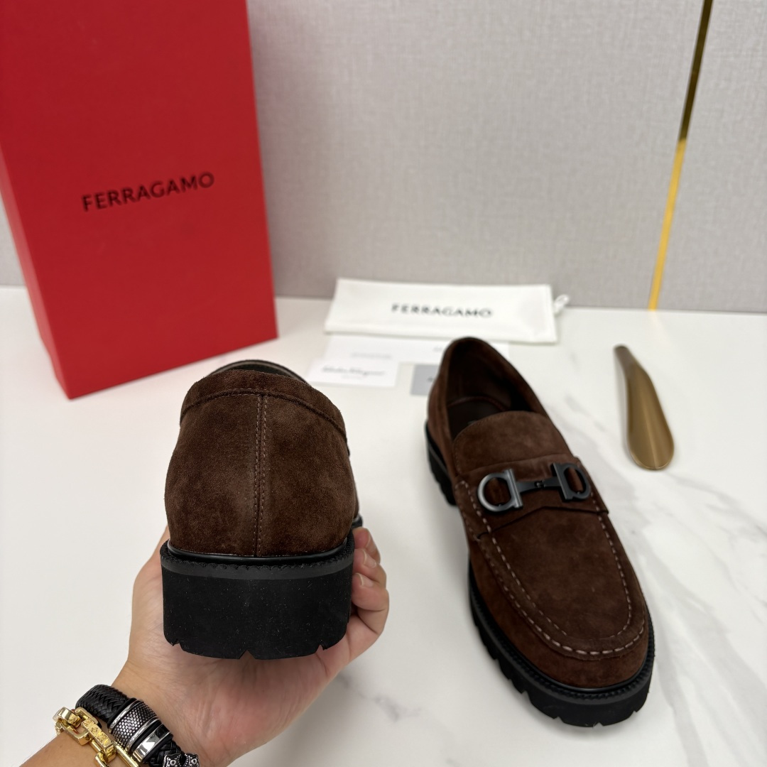 💋💍SF家新品  菲拉～Ferragam*   Gancini扣饰莫卡辛鞋  官方 7,800   男士