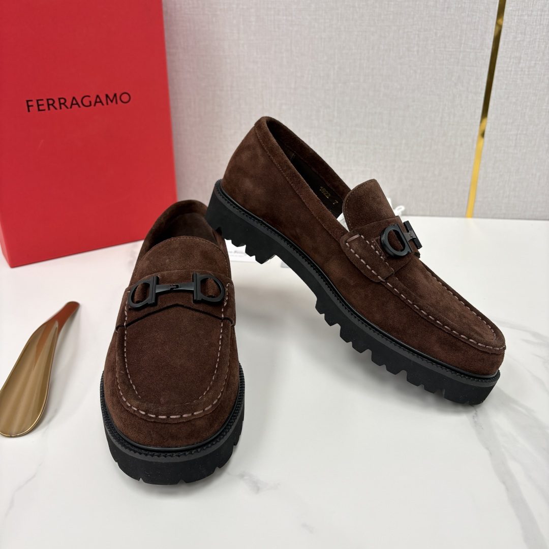 💋💍SF家新品  菲拉～Ferragam*   Gancini扣饰莫卡辛鞋  官方 7,800   男士