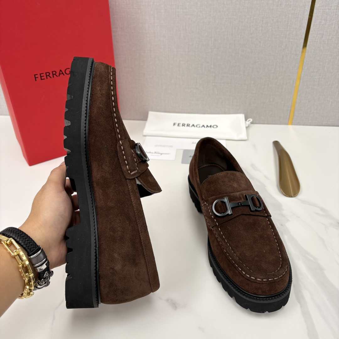 💋💍SF家新品  菲拉～Ferragam*   Gancini扣饰莫卡辛鞋  官方 7,800   男士