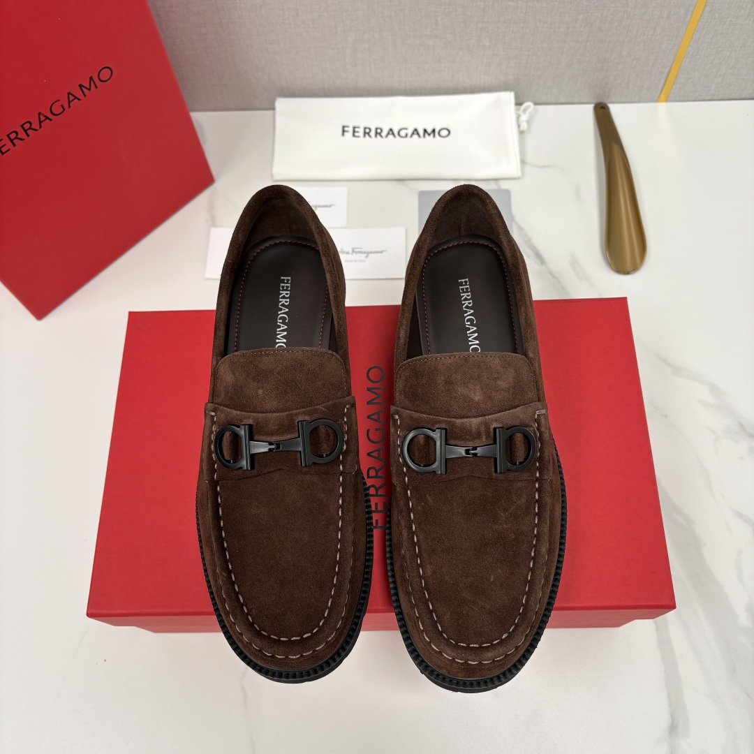 💋💍SF家新品  菲拉～Ferragam*   Gancini扣饰莫卡辛鞋  官方 7,800   男士