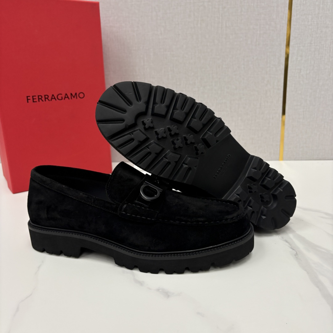💋💍SF家新品  菲拉～Ferragam*   Gancini扣饰莫卡辛鞋  官方 7,800   男士