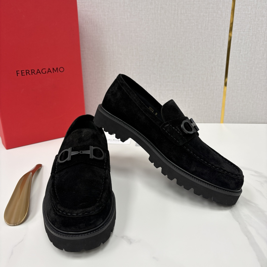 💋💍SF家新品  菲拉～Ferragam*   Gancini扣饰莫卡辛鞋  官方 7,800   男士