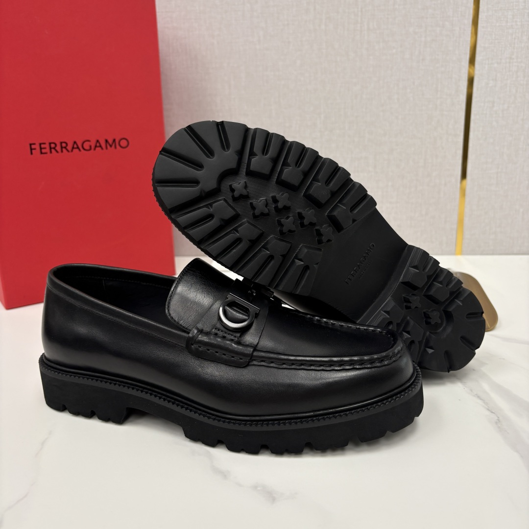 💋💍SF家新品  菲拉～Ferragam*   Gancini扣饰莫卡辛鞋  官方 7,800   男士