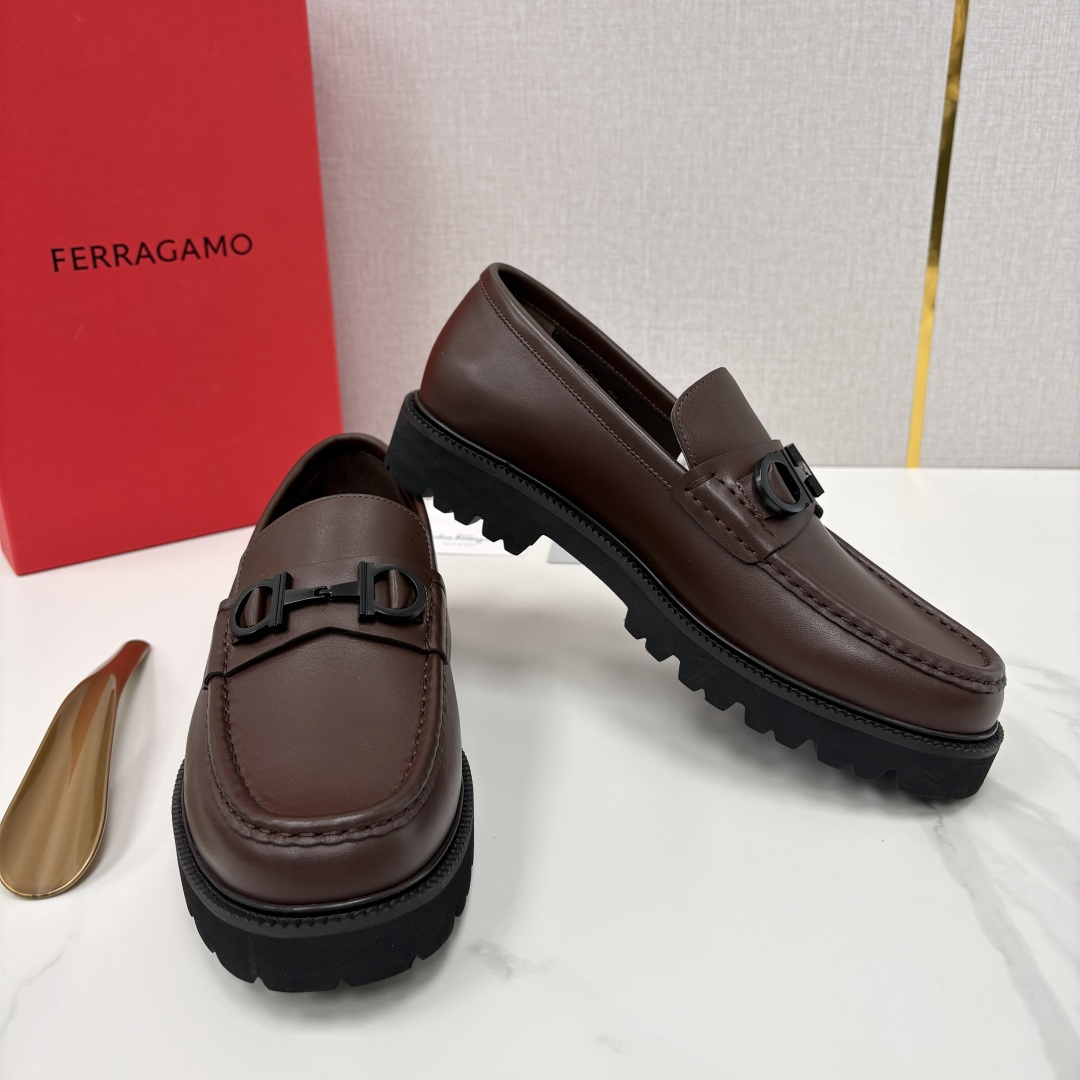 💋💍SF家新品  菲拉～Ferragam*   Gancini扣饰莫卡辛鞋  官方 7,800   男士
