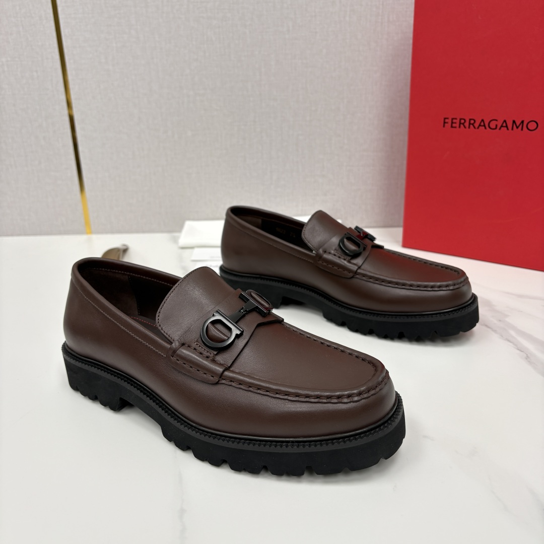 💋💍SF家新品  菲拉～Ferragam*   Gancini扣饰莫卡辛鞋  官方 7,800   男士