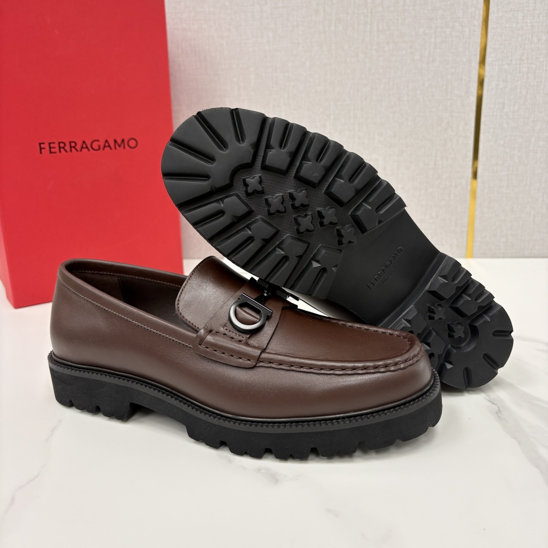 💋💍SF家新品  菲拉～Ferragam*   Gancini扣饰莫卡辛鞋  官方 7,800   男士