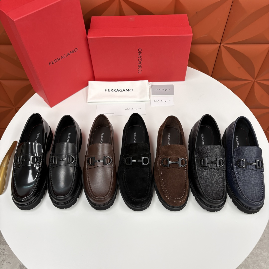 💋💍SF家新品  菲拉～Ferragam*   Gancini扣饰莫卡辛鞋  官方 7,800   男士