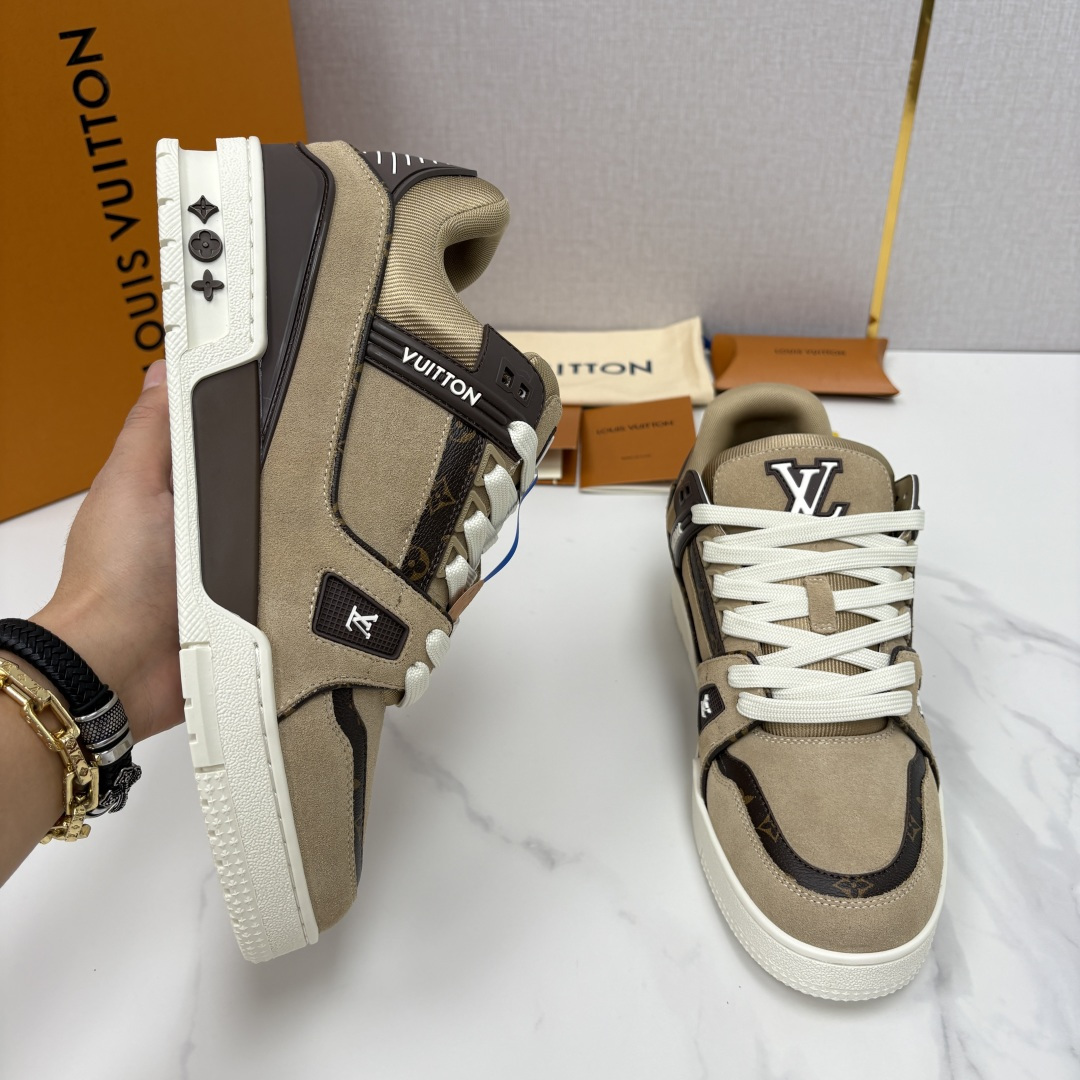 💋💍L家新品  L*V  路易～当季新品上架  TRAINER 系列运动鞋   官方 10,200  本