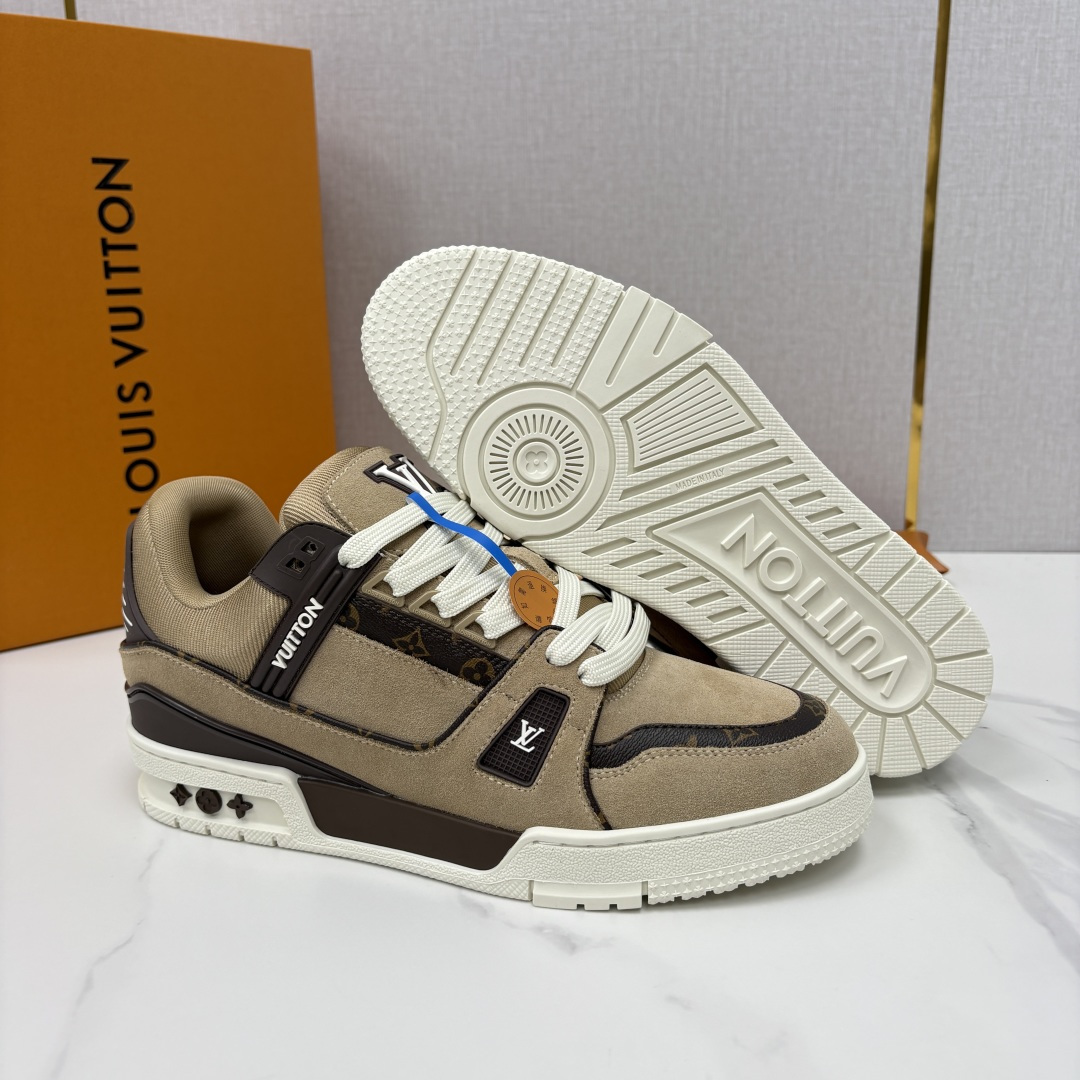 💋💍L家新品  L*V  路易～当季新品上架  TRAINER 系列运动鞋   官方 10,200  本