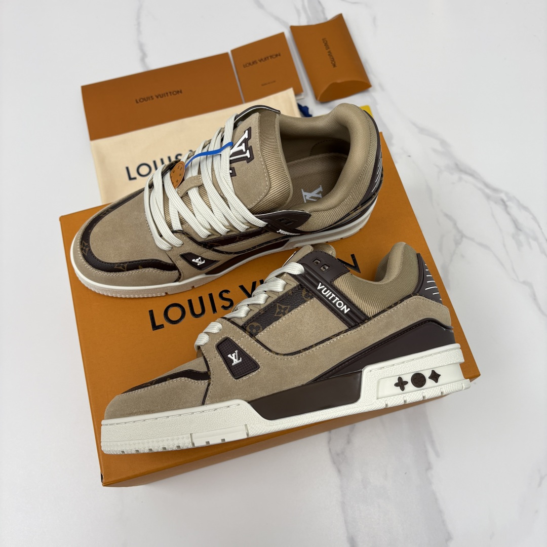 💋💍L家新品  L*V  路易～当季新品上架  TRAINER 系列运动鞋   官方 10,200  本