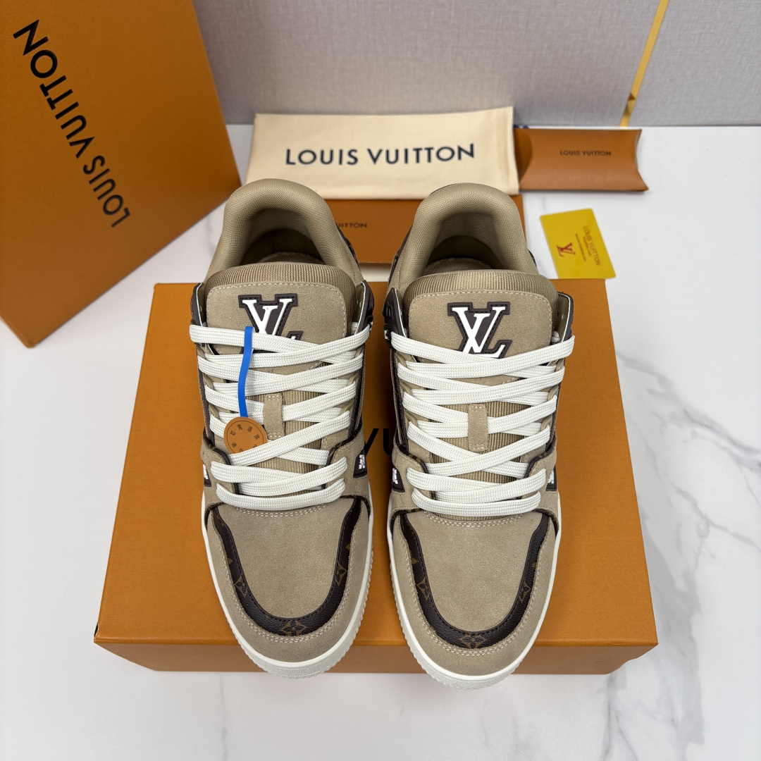 💋💍L家新品  L*V  路易～当季新品上架  TRAINER 系列运动鞋   官方 10,200  本