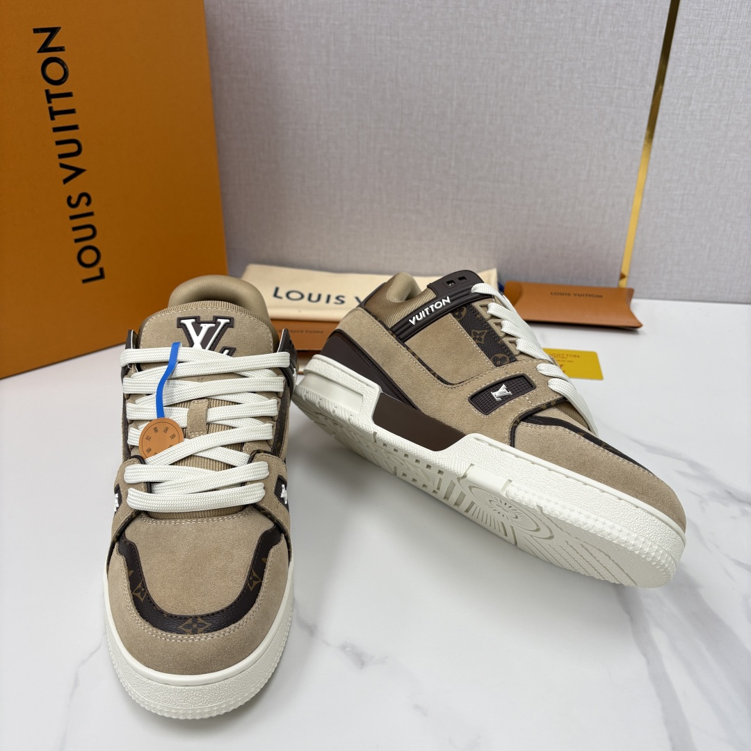 💋💍L家新品  L*V  路易～当季新品上架  TRAINER 系列运动鞋   官方 10,200  本