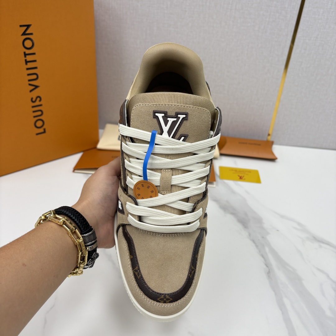 💋💍L家新品  L*V  路易～当季新品上架  TRAINER 系列运动鞋   官方 10,200  本