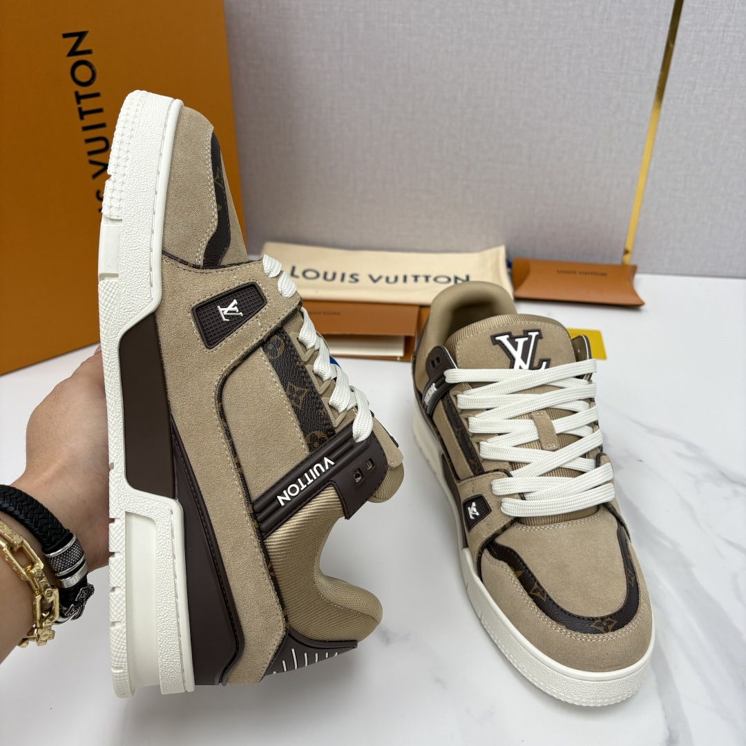 💋💍L家新品  L*V  路易～当季新品上架  TRAINER 系列运动鞋   官方 10,200  本
