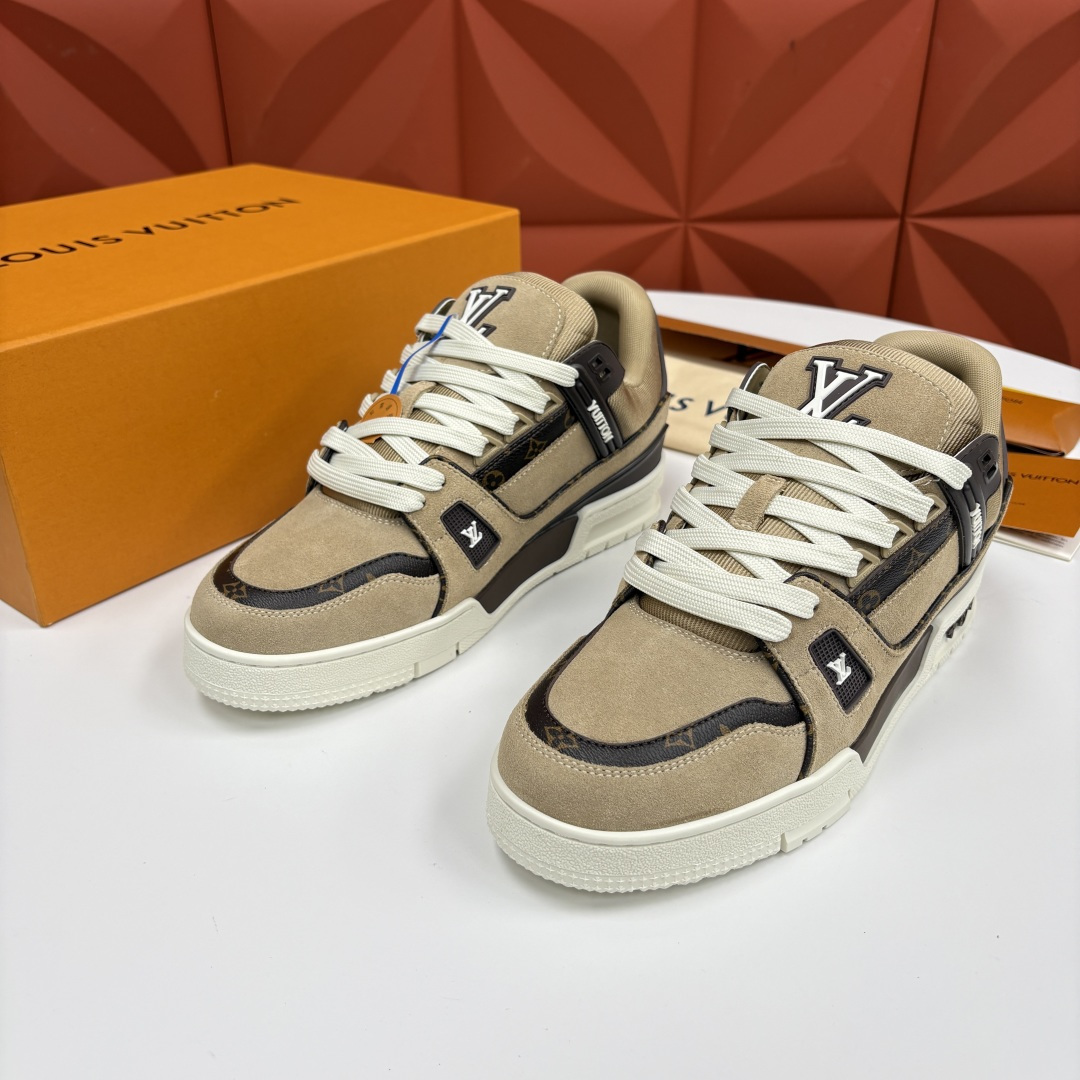 💋💍L家新品  L*V  路易～当季新品上架  TRAINER 系列运动鞋   官方 10,200  本