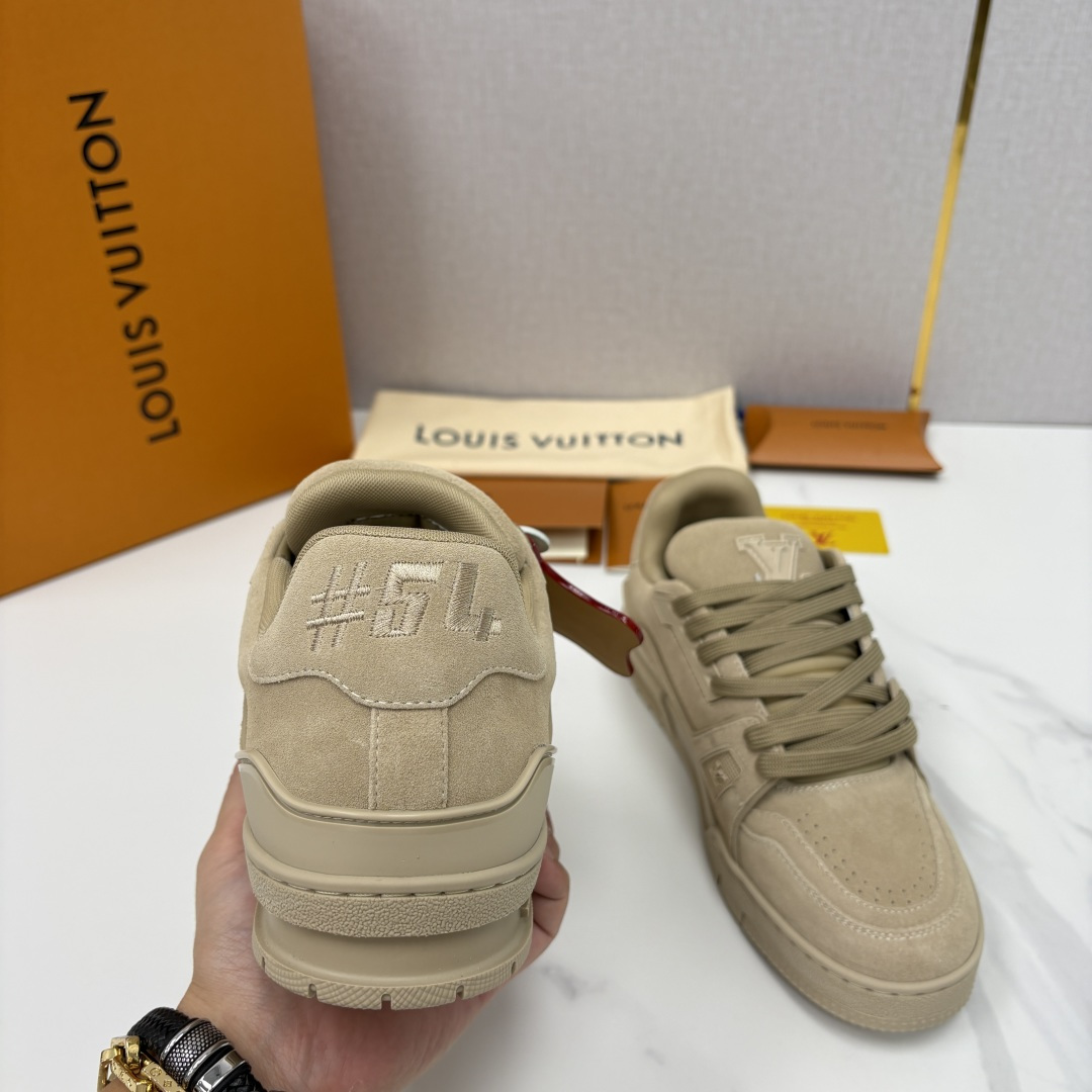 💋💍L家新品  L*V  路易～当季新品上架  TRAINER 系列运动鞋   官方 10,200  本