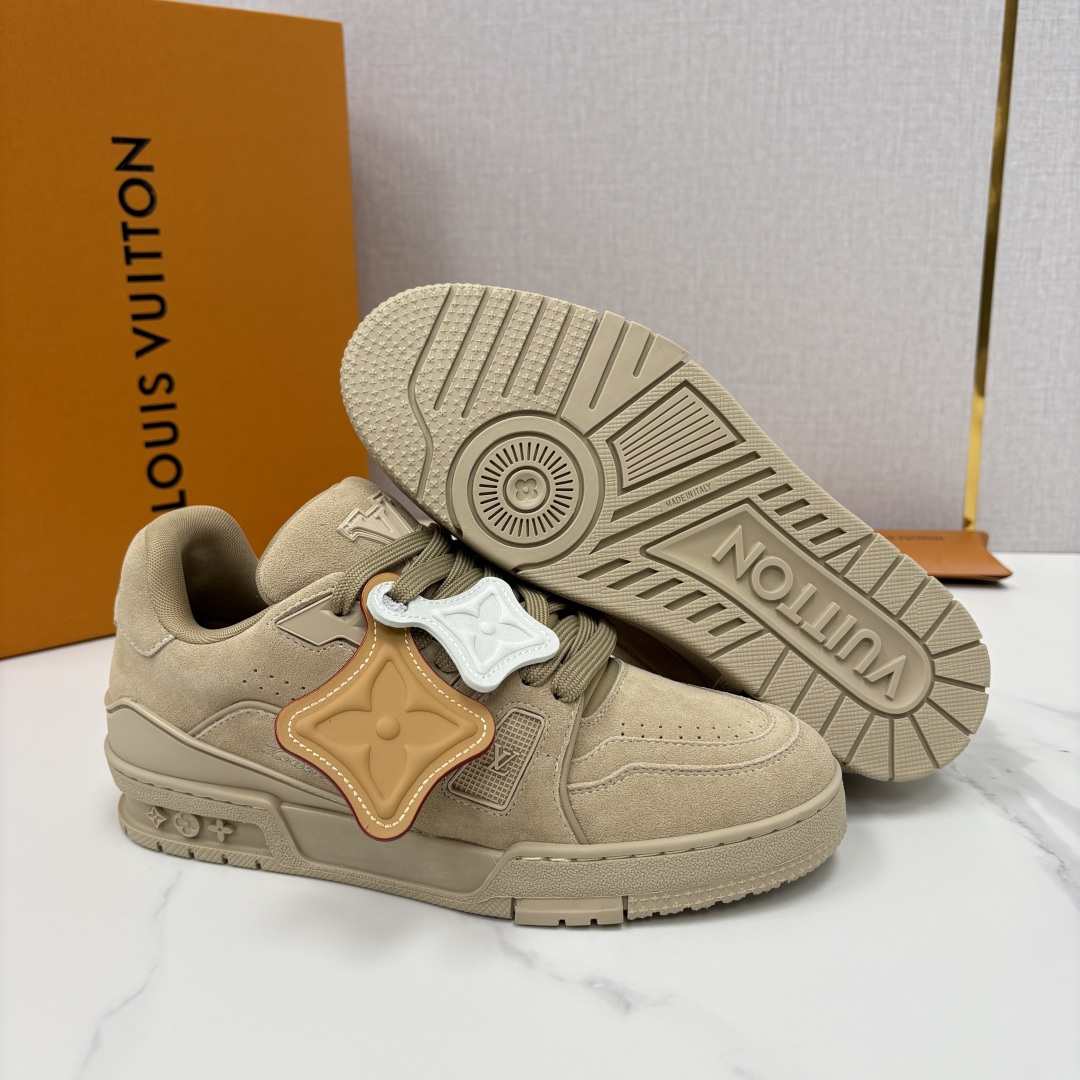 💋💍L家新品  L*V  路易～当季新品上架  TRAINER 系列运动鞋   官方 10,200  本