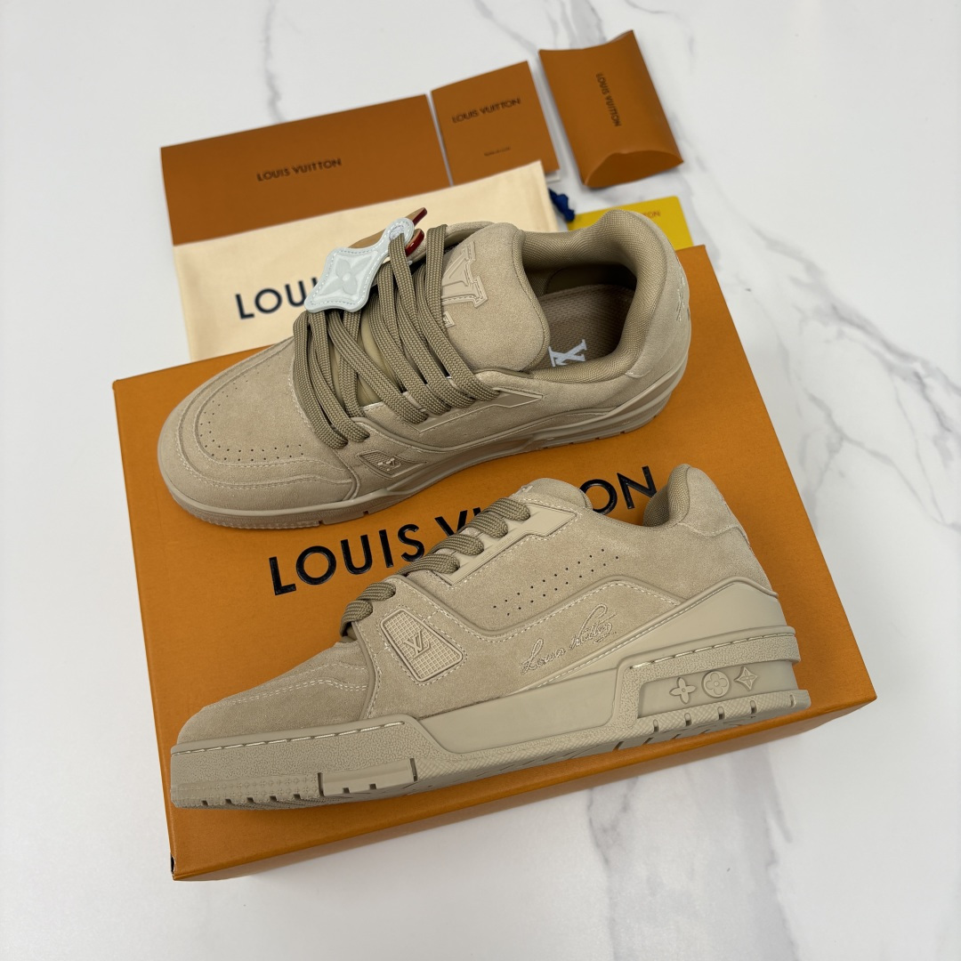 💋💍L家新品  L*V  路易～当季新品上架  TRAINER 系列运动鞋   官方 10,200  本