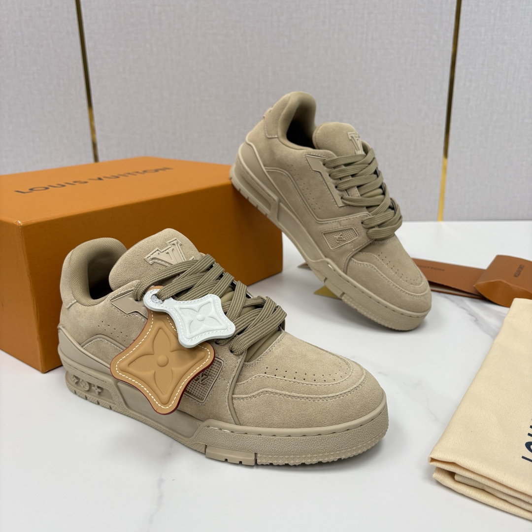 💋💍L家新品  L*V  路易～当季新品上架  TRAINER 系列运动鞋   官方 10,200  本