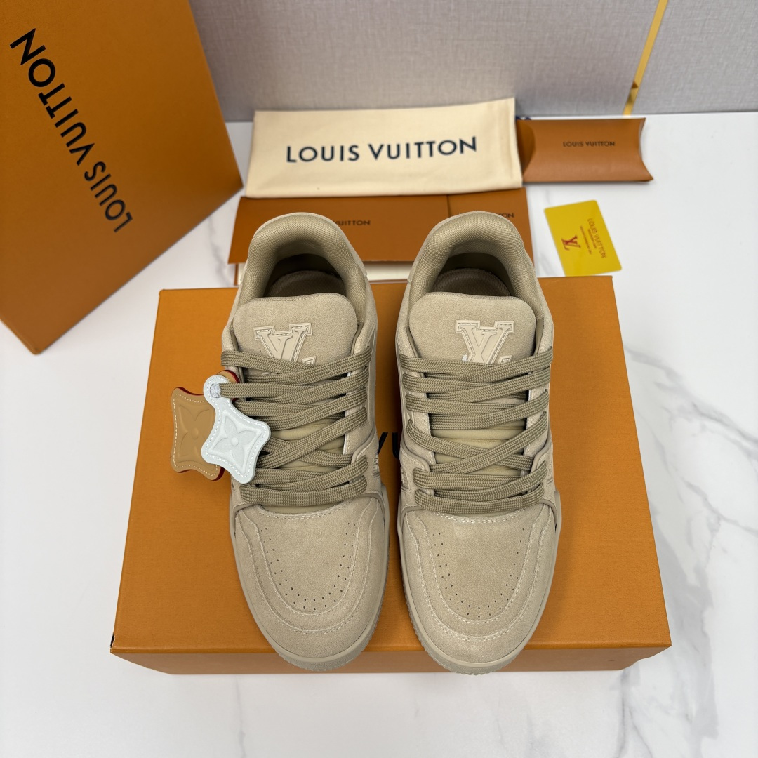 💋💍L家新品  L*V  路易～当季新品上架  TRAINER 系列运动鞋   官方 10,200  本