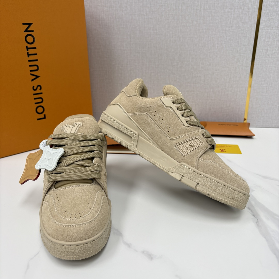 💋💍L家新品  L*V  路易～当季新品上架  TRAINER 系列运动鞋   官方 10,200  本