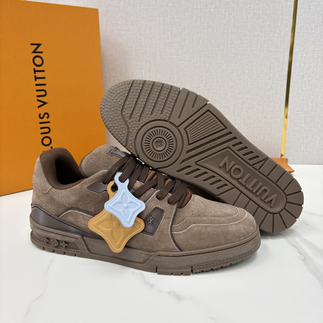 💋💍L家新品  L*V  路易～当季新品上架  TRAINER 系列运动鞋   官方 10,200  本