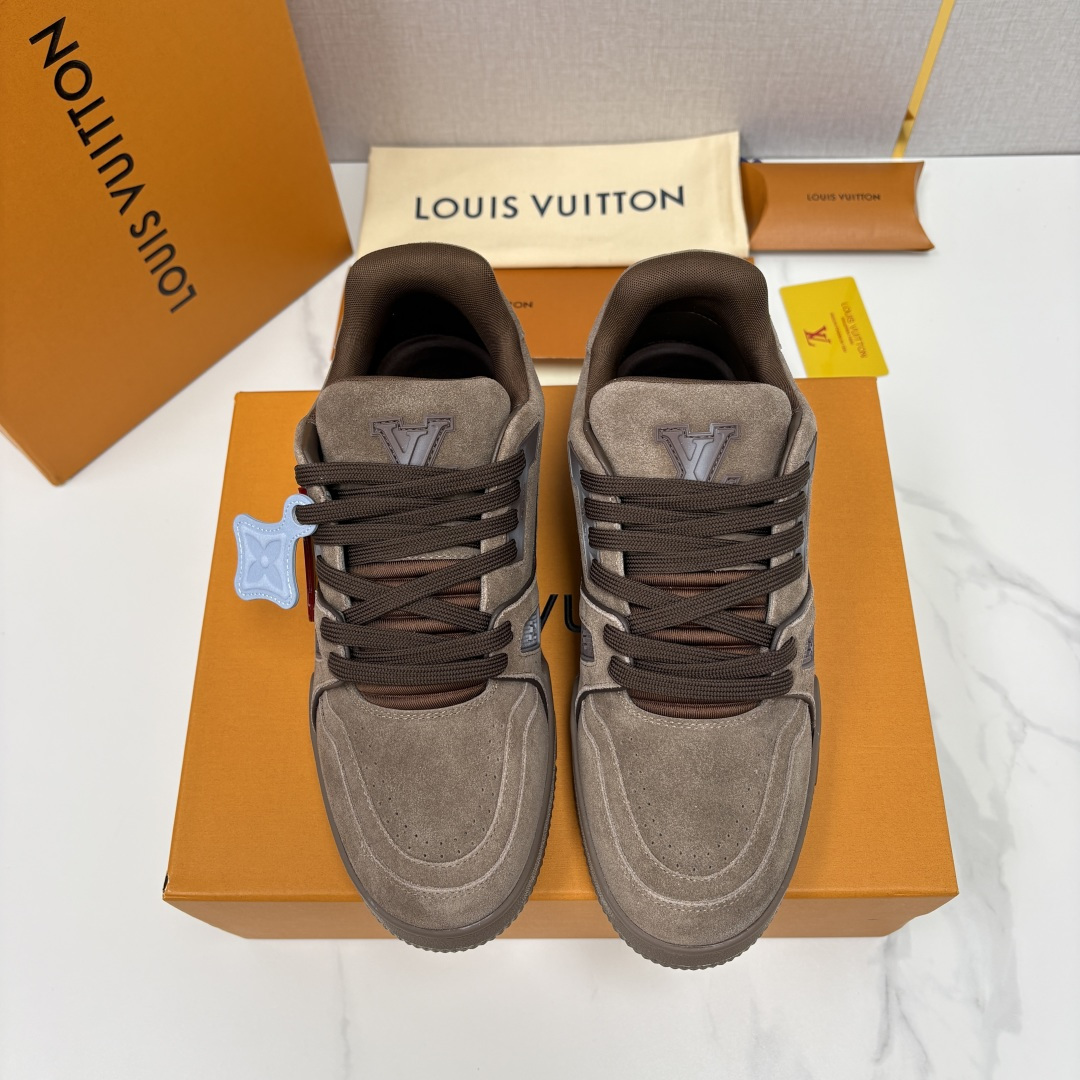 💋💍L家新品  L*V  路易～当季新品上架  TRAINER 系列运动鞋   官方 10,200  本