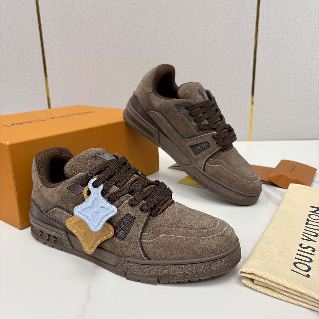 💋💍L家新品  L*V  路易～当季新品上架  TRAINER 系列运动鞋   官方 10,200  本