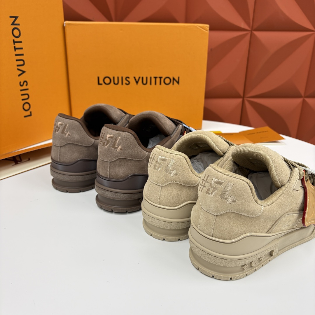 💋💍L家新品  L*V  路易～当季新品上架  TRAINER 系列运动鞋   官方 10,200  本