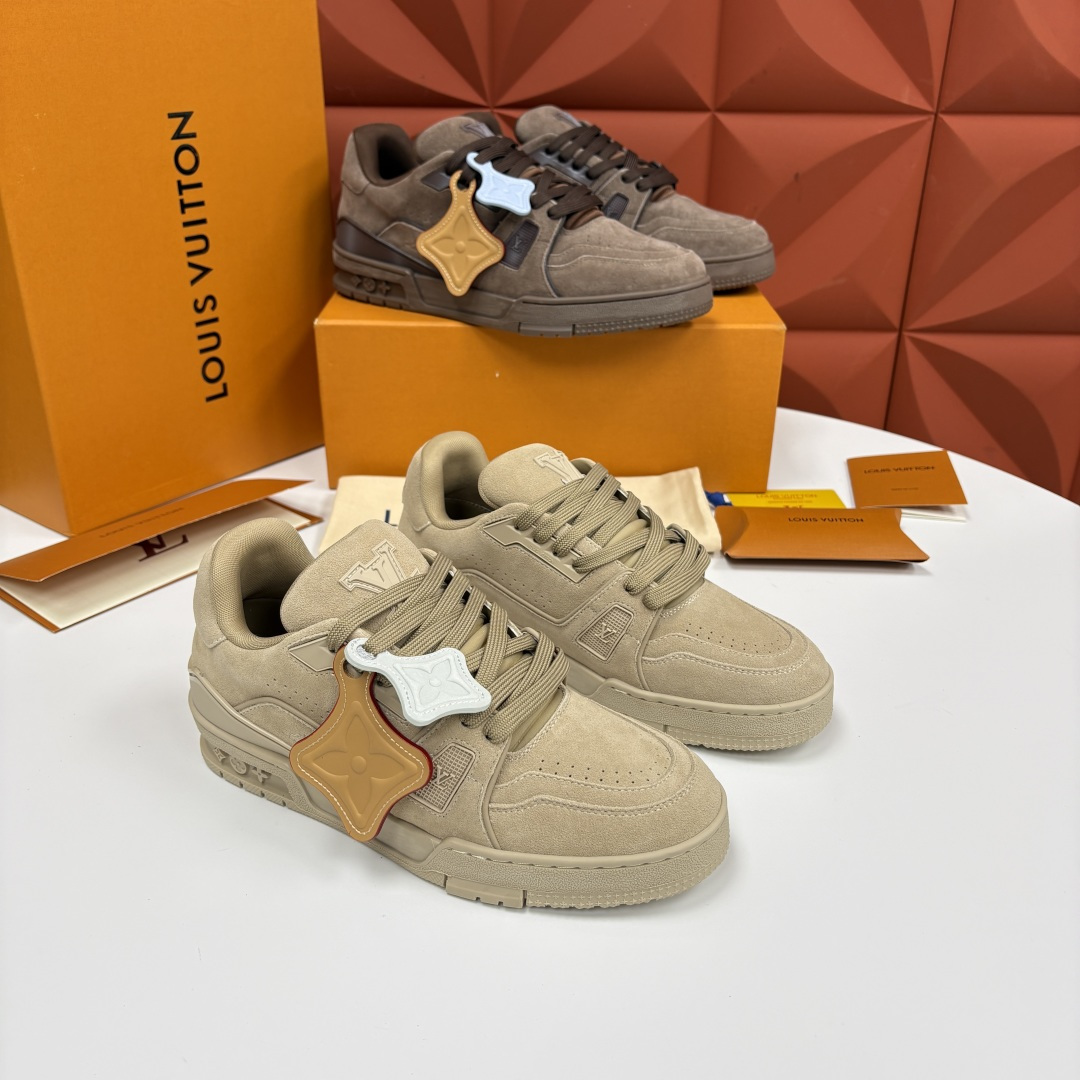 💋💍L家新品  L*V  路易～当季新品上架  TRAINER 系列运动鞋   官方 10,200  本