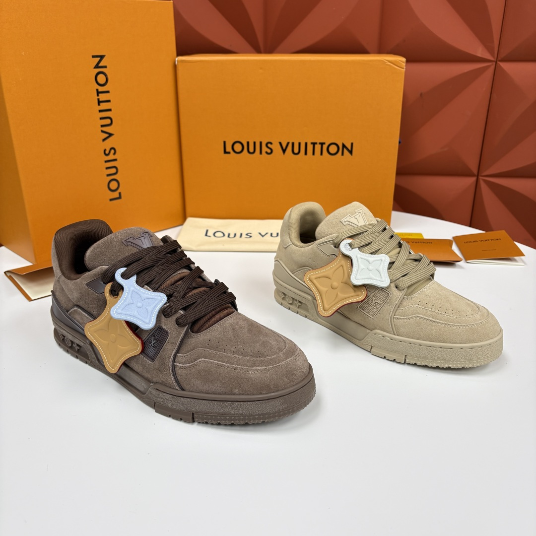 💋💍L家新品  L*V  路易～当季新品上架  TRAINER 系列运动鞋   官方 10,200  本