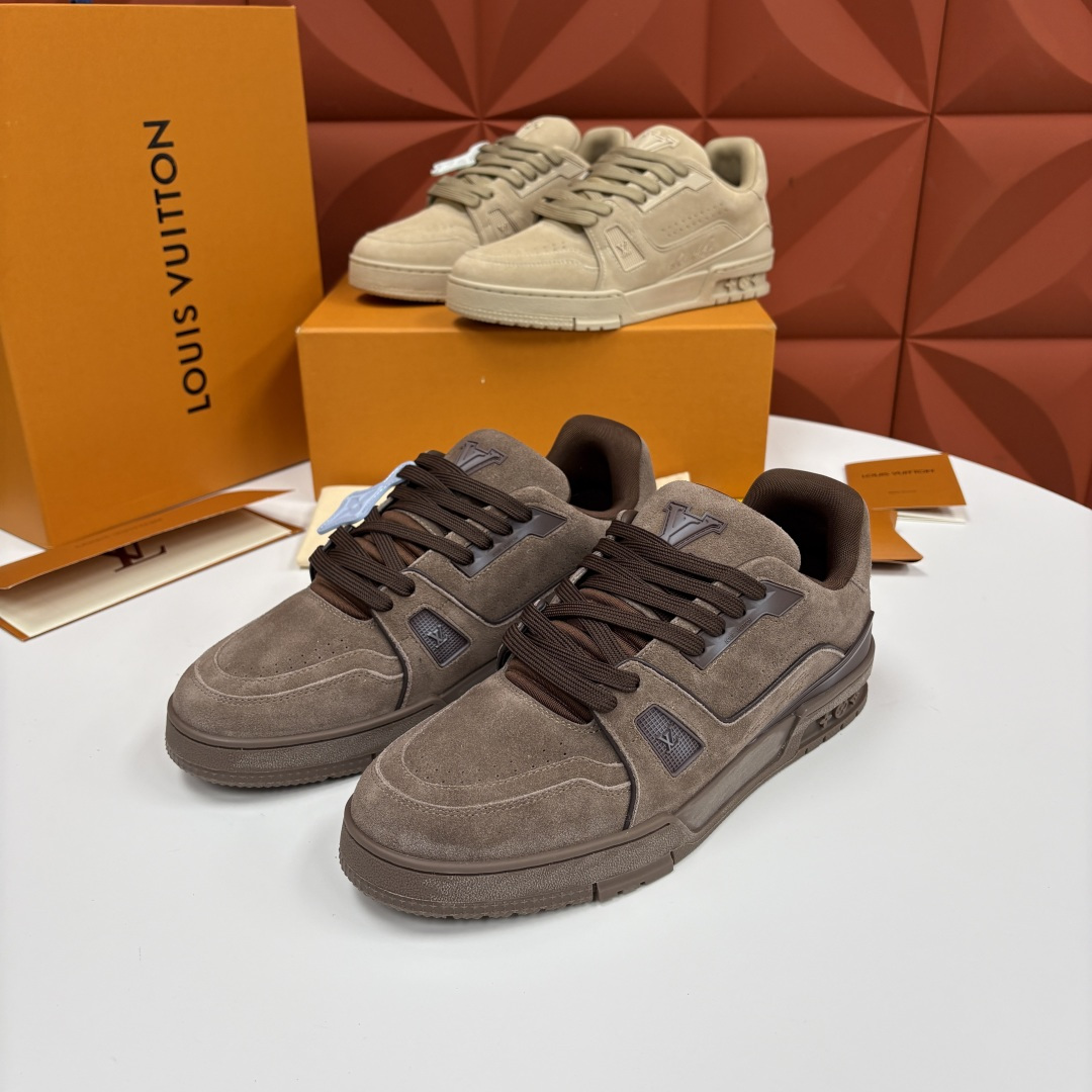 💋💍L家新品  L*V  路易～当季新品上架  TRAINER 系列运动鞋   官方 10,200  本