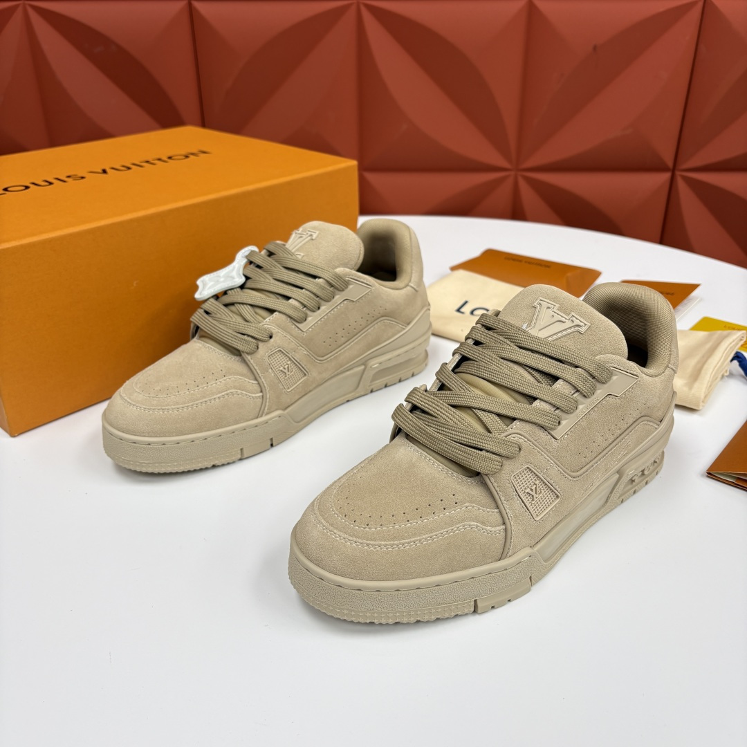 💋💍L家新品  L*V  路易～当季新品上架  TRAINER 系列运动鞋   官方 10,200  本
