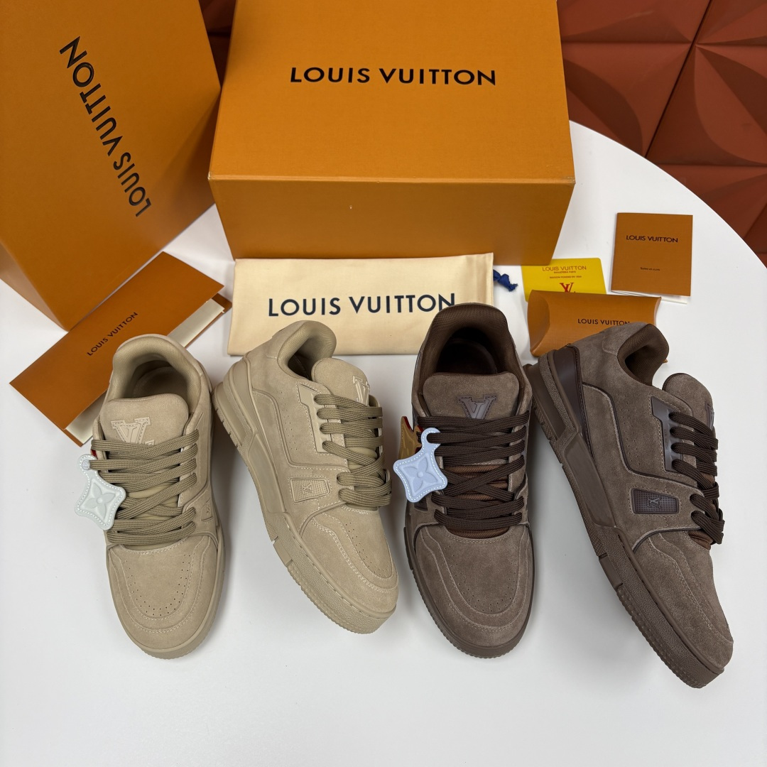 💋💍L家新品  L*V  路易～当季新品上架  TRAINER 系列运动鞋   官方 10,200  本