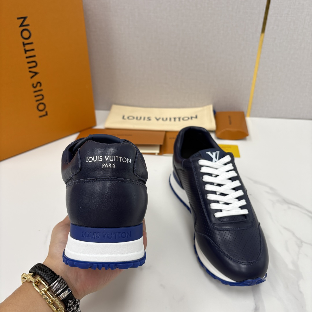💋 💍 L* 新款 RUN AWAY 男士运动鞋。官方8.900，汲取经典跑鞋的设计精髓，创造标志性 R