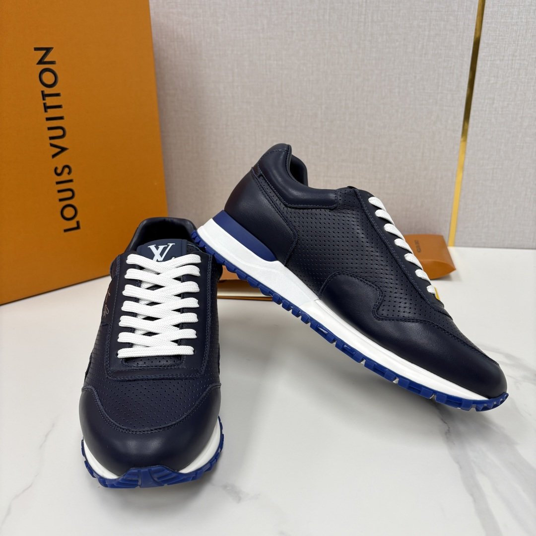 💋 💍 L* 新款 RUN AWAY 男士运动鞋。官方8.900，汲取经典跑鞋的设计精髓，创造标志性 R