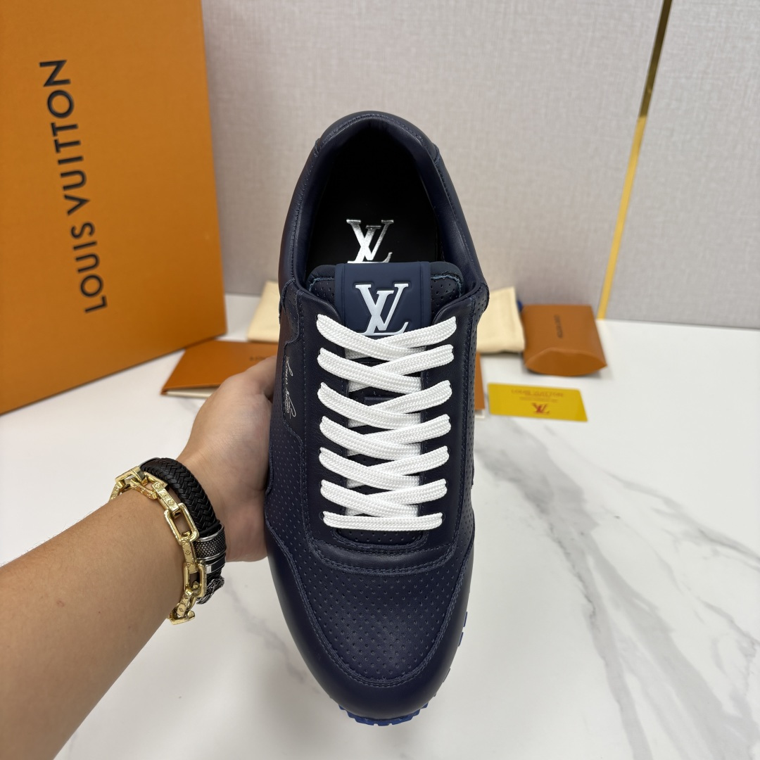 💋 💍 L* 新款 RUN AWAY 男士运动鞋。官方8.900，汲取经典跑鞋的设计精髓，创造标志性 R