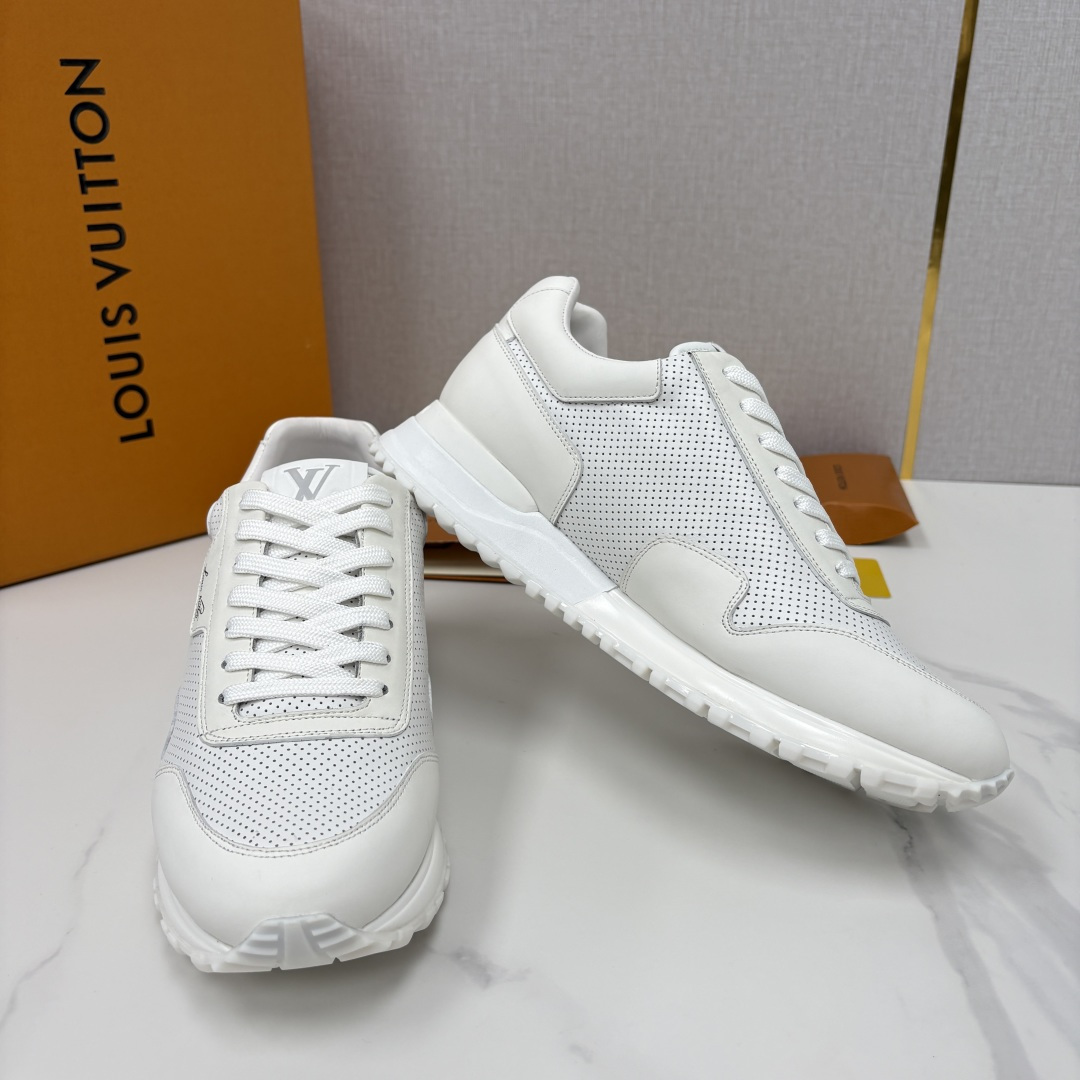 💋 💍 L* 新款 RUN AWAY 男士运动鞋。官方8.900，汲取经典跑鞋的设计精髓，创造标志性 R