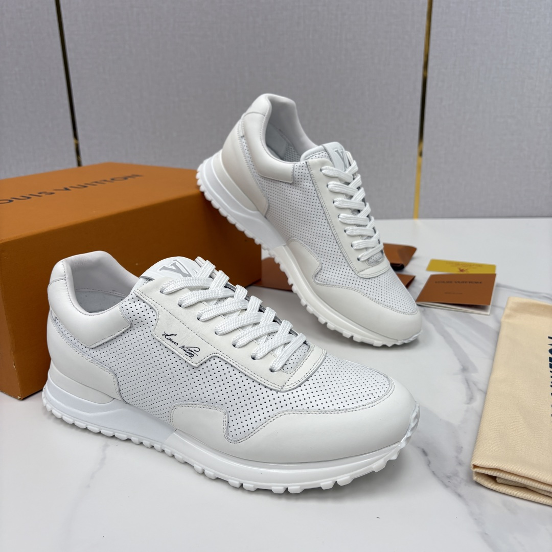 💋 💍 L* 新款 RUN AWAY 男士运动鞋。官方8.900，汲取经典跑鞋的设计精髓，创造标志性 R