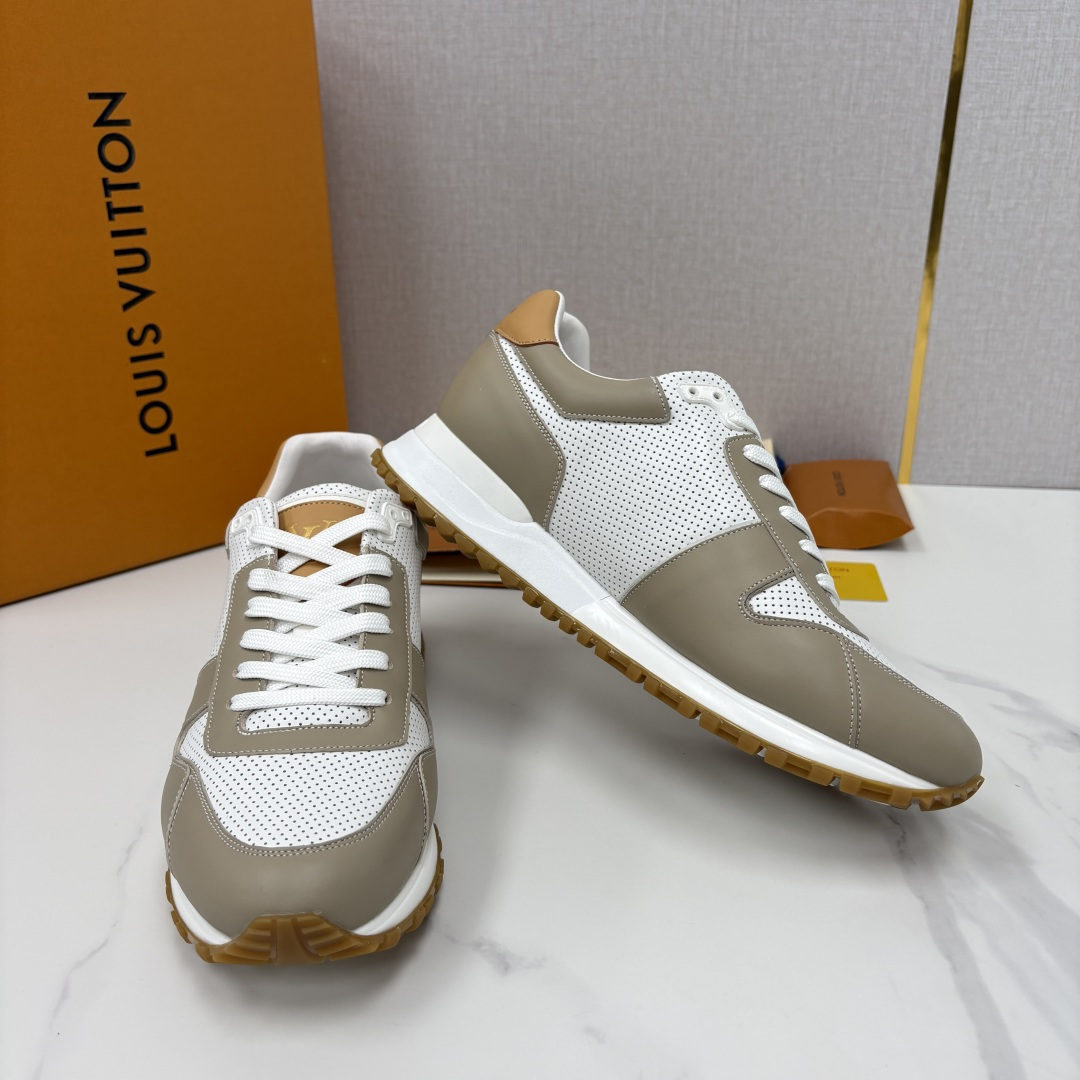 💋 💍 L* 新款 RUN AWAY 男士运动鞋。官方8.900，汲取经典跑鞋的设计精髓，创造标志性 R