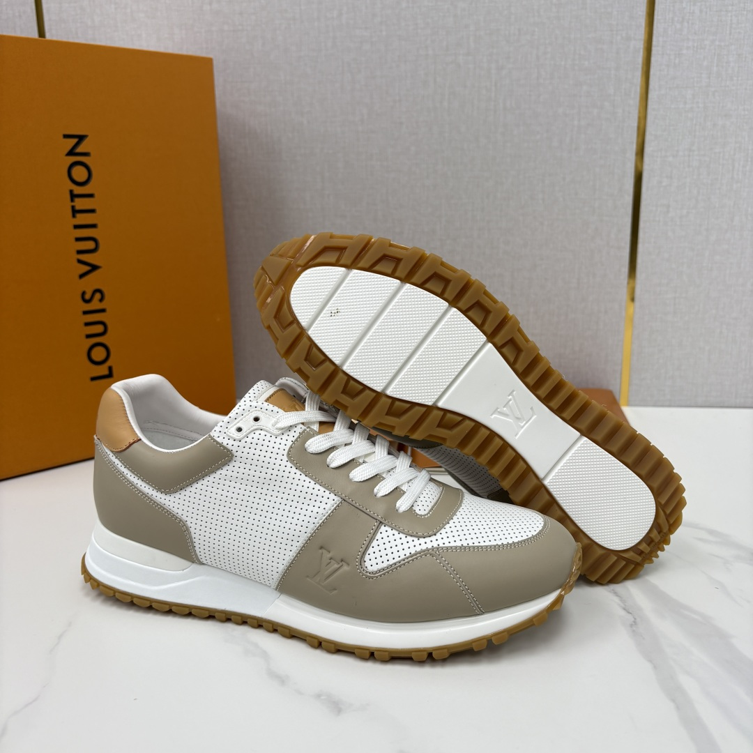 💋 💍 L* 新款 RUN AWAY 男士运动鞋。官方8.900，汲取经典跑鞋的设计精髓，创造标志性 R