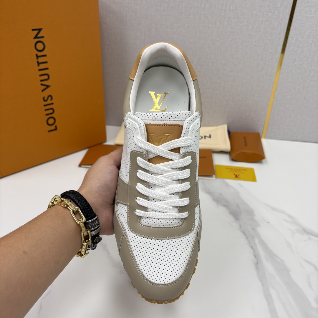 💋 💍 L* 新款 RUN AWAY 男士运动鞋。官方8.900，汲取经典跑鞋的设计精髓，创造标志性 R